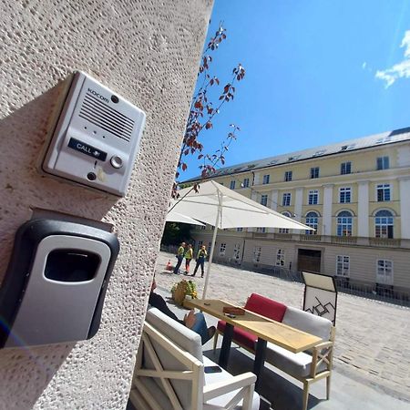 Peaceful Studio On Rynok Square Lviv Exterior photo