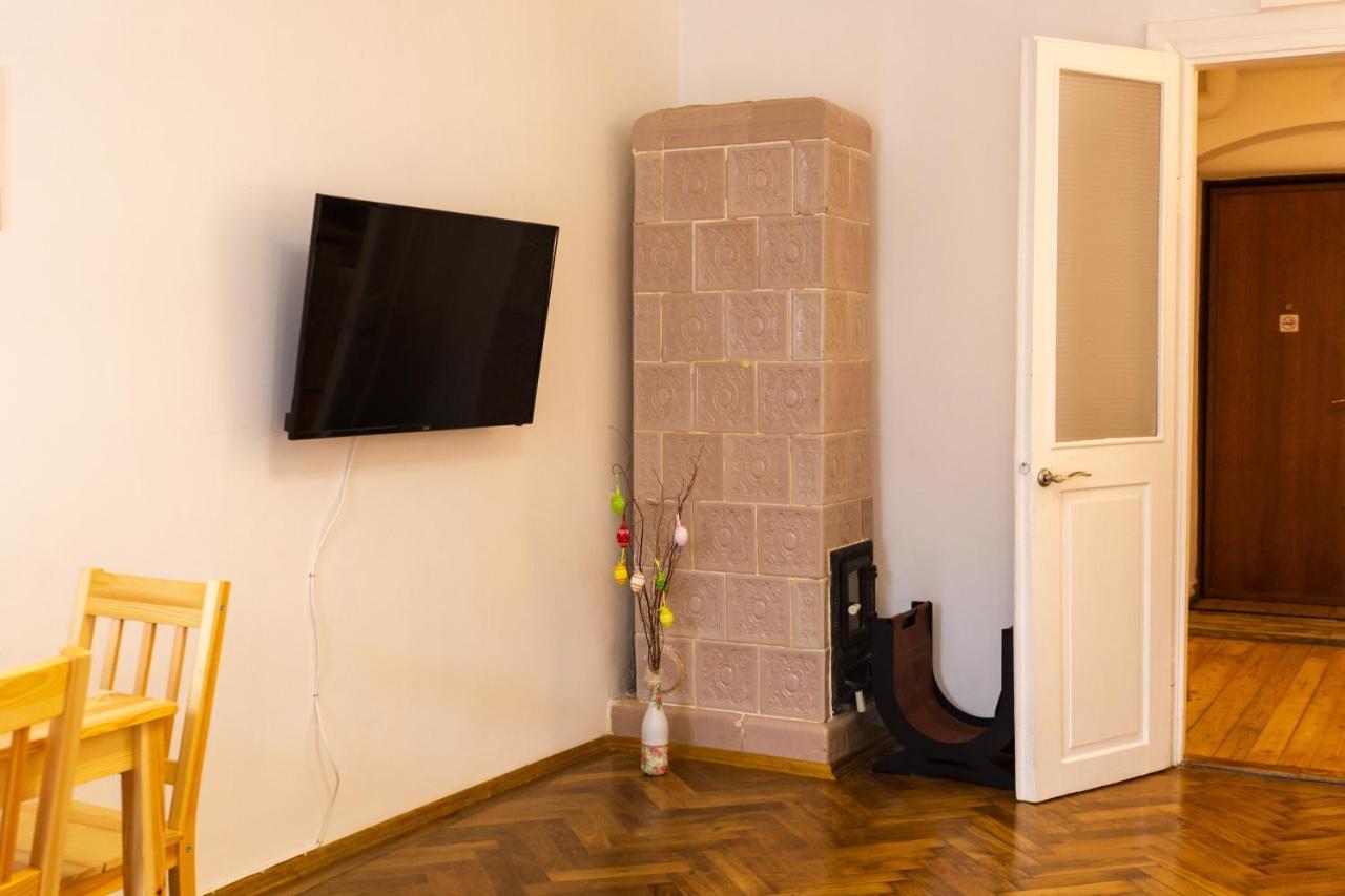 Peaceful Studio On Rynok Square Lviv Exterior photo