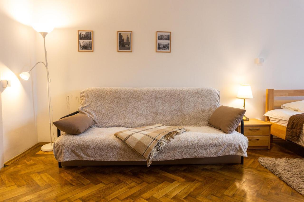 Peaceful Studio On Rynok Square Lviv Exterior photo