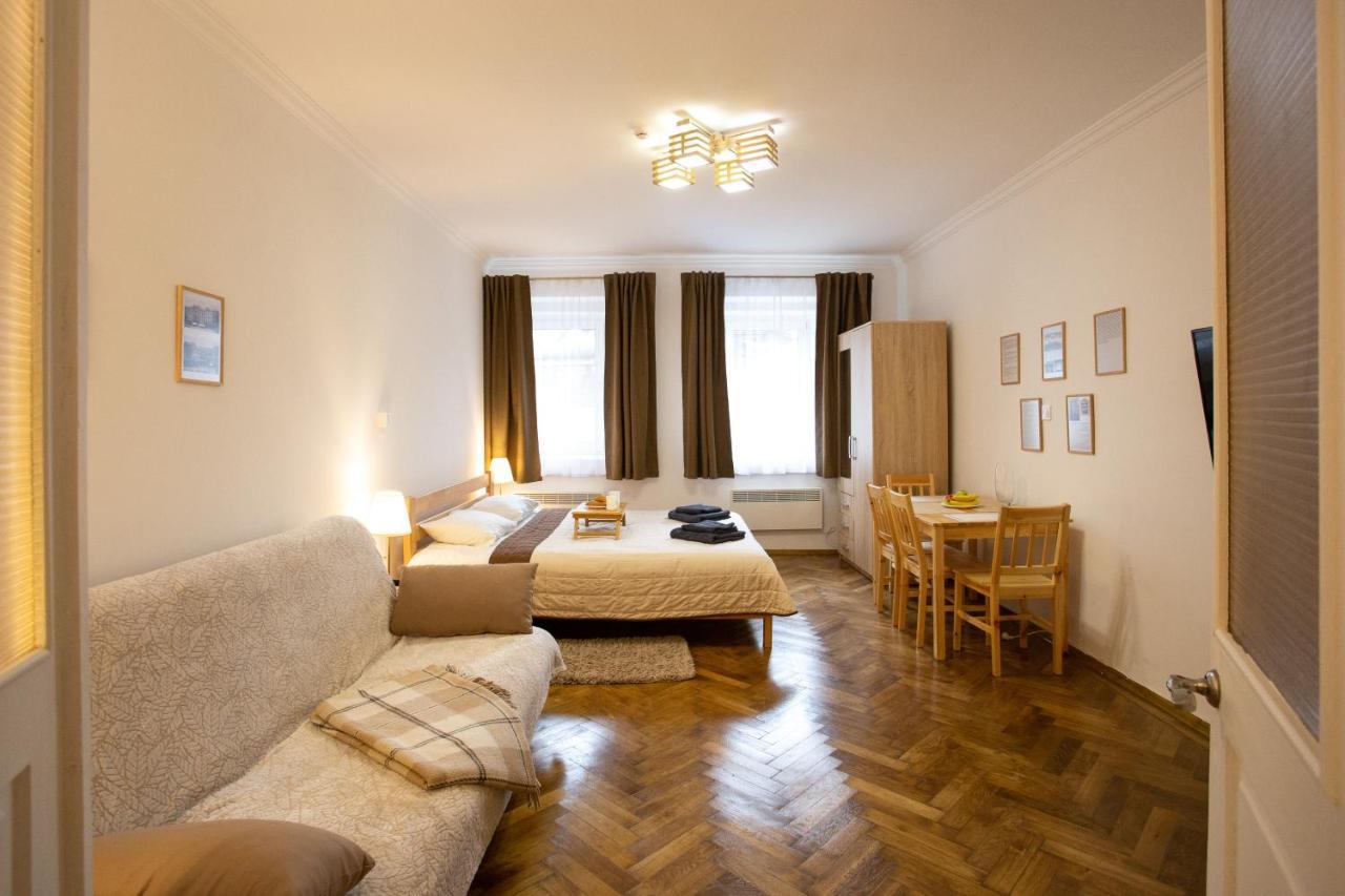 Peaceful Studio On Rynok Square Lviv Exterior photo