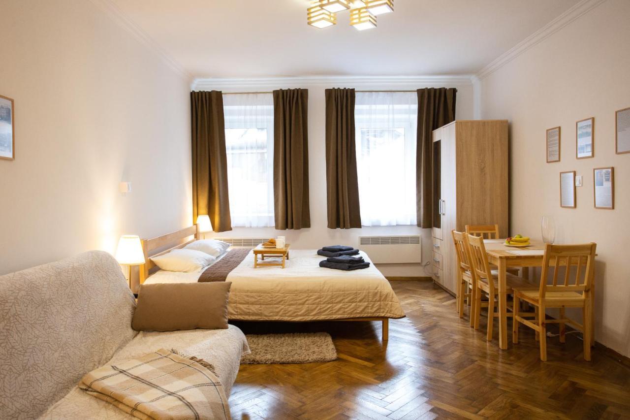 Peaceful Studio On Rynok Square Lviv Exterior photo
