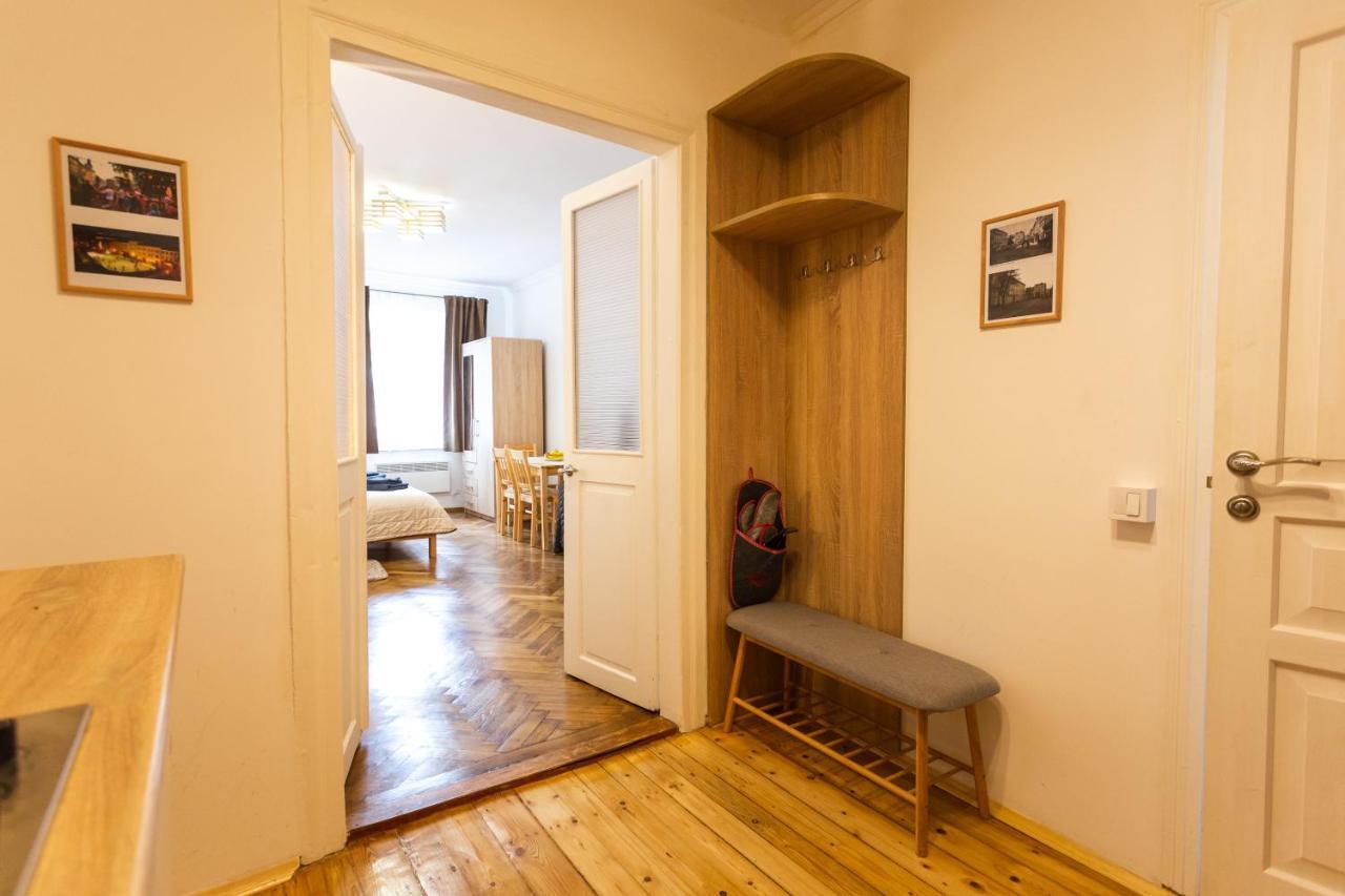 Peaceful Studio On Rynok Square Lviv Exterior photo