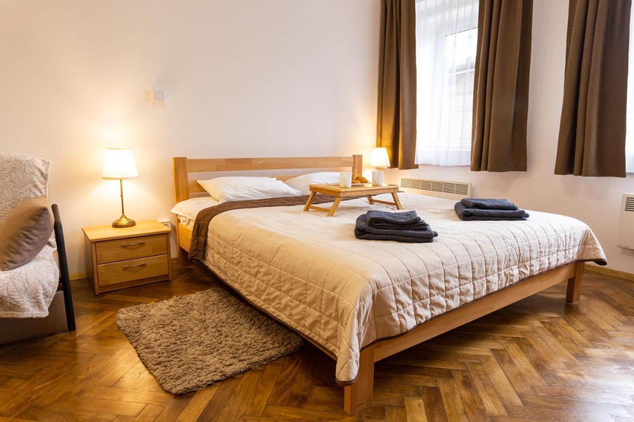 Peaceful Studio On Rynok Square Lviv Exterior photo