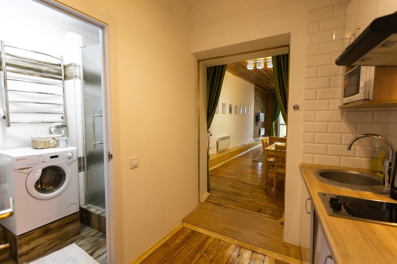Peaceful Studio On Rynok Square Lviv Exterior photo