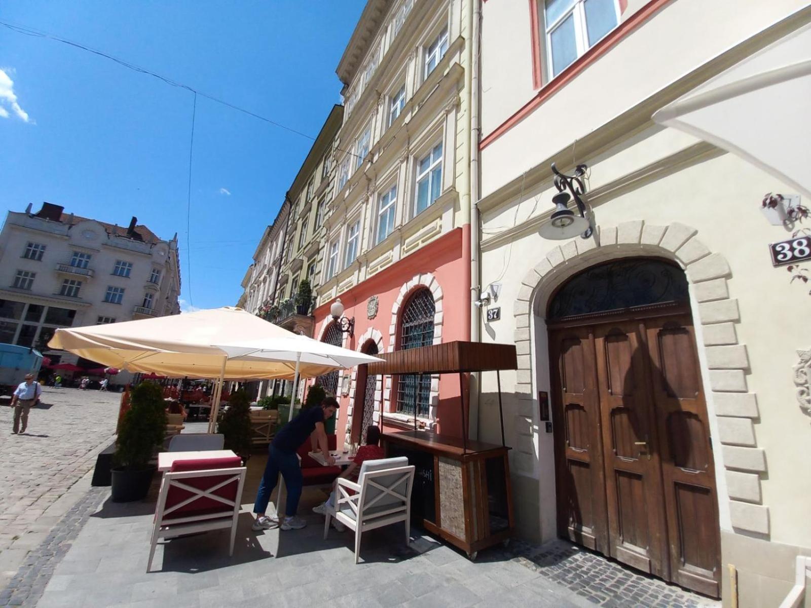 Peaceful Studio On Rynok Square Lviv Exterior photo